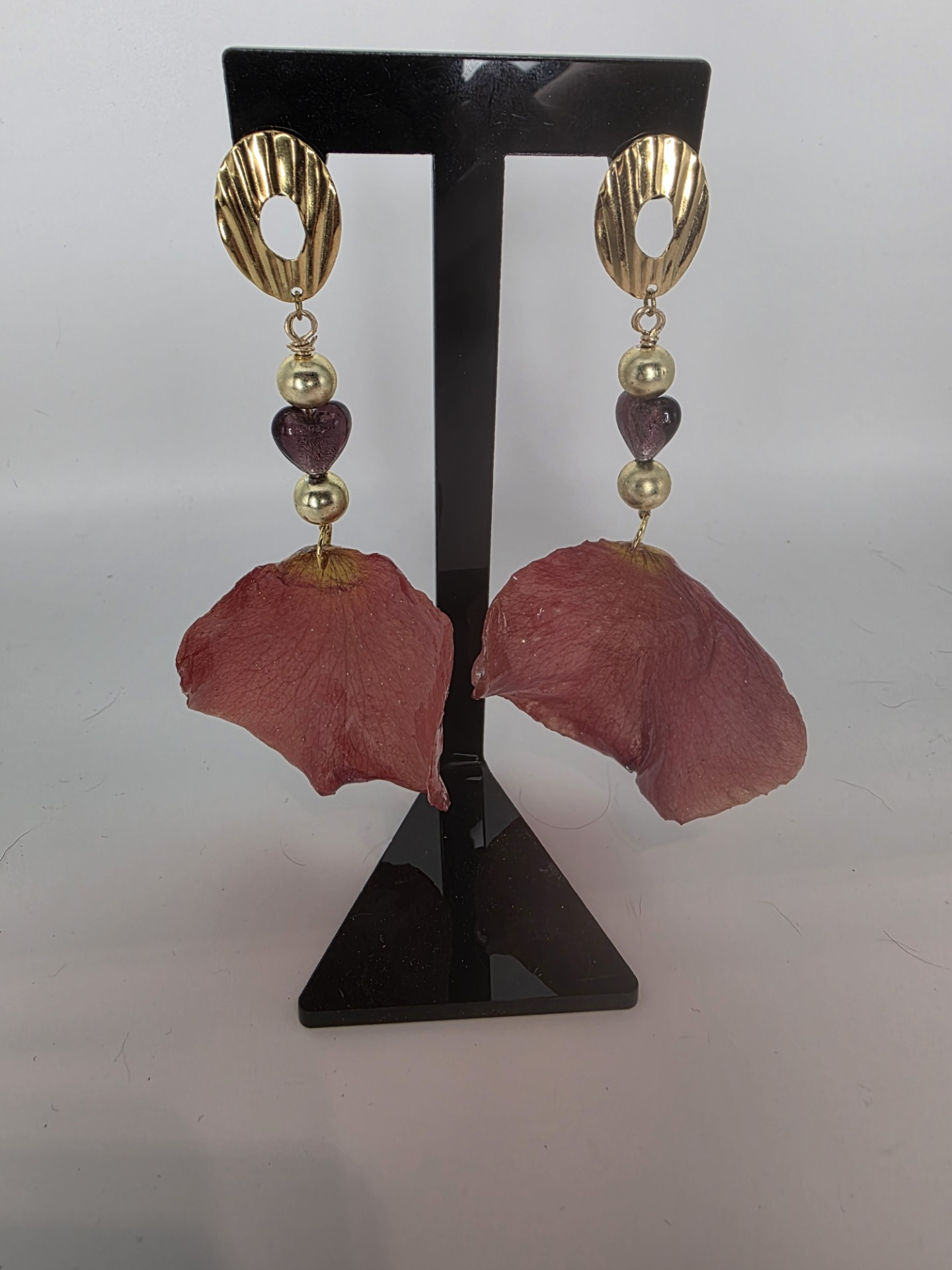 Petalos de Rosa con Corazónes Violetas